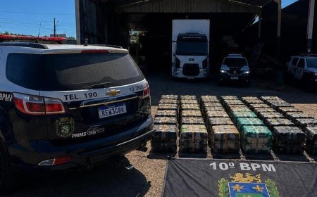 Força Tática apreende caminhão com fundo falso e contrabando em Campo Grande