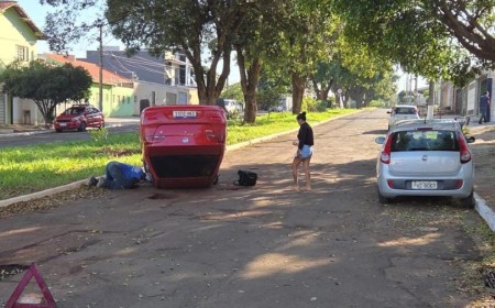 Carro capota após acidente no Jardim Jockey Club e deixa pessoa ferida em Campo Grande