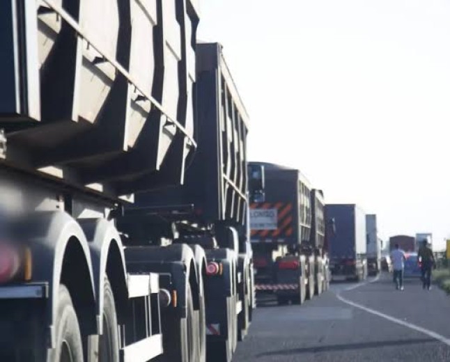 Frete baixo revolta caminhoneiros de MS, que apoiam greve nacional