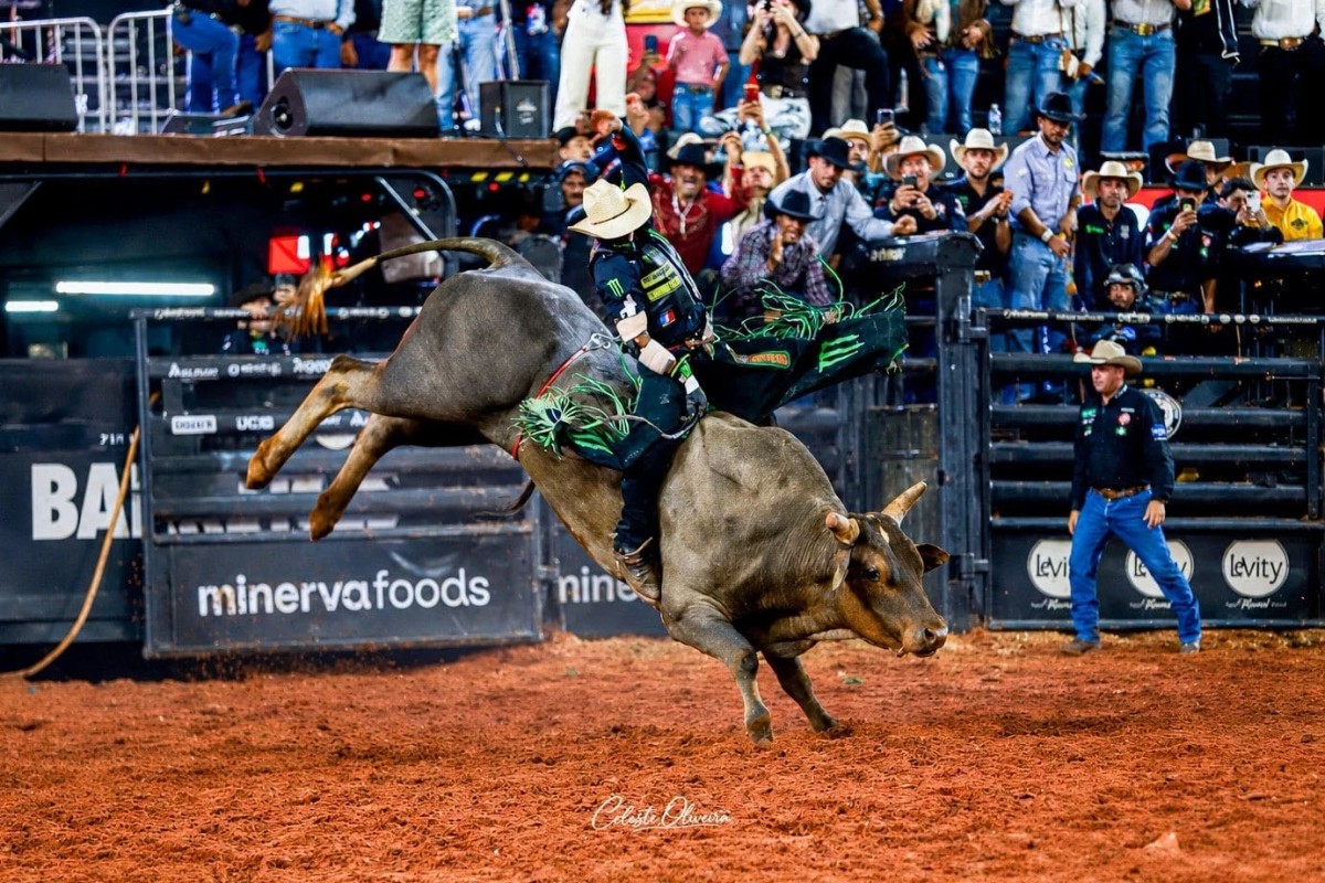 Campeão mundial assume liderança em Barretos