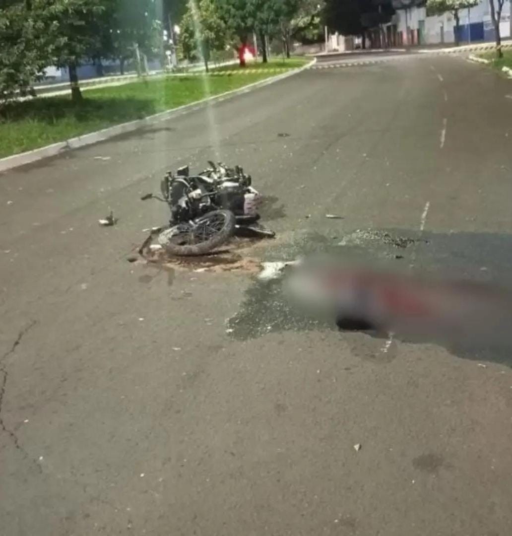 Motociclista de 34 anos morre após bater em muro na Avenida Fábio Zahran, em Campo Grande