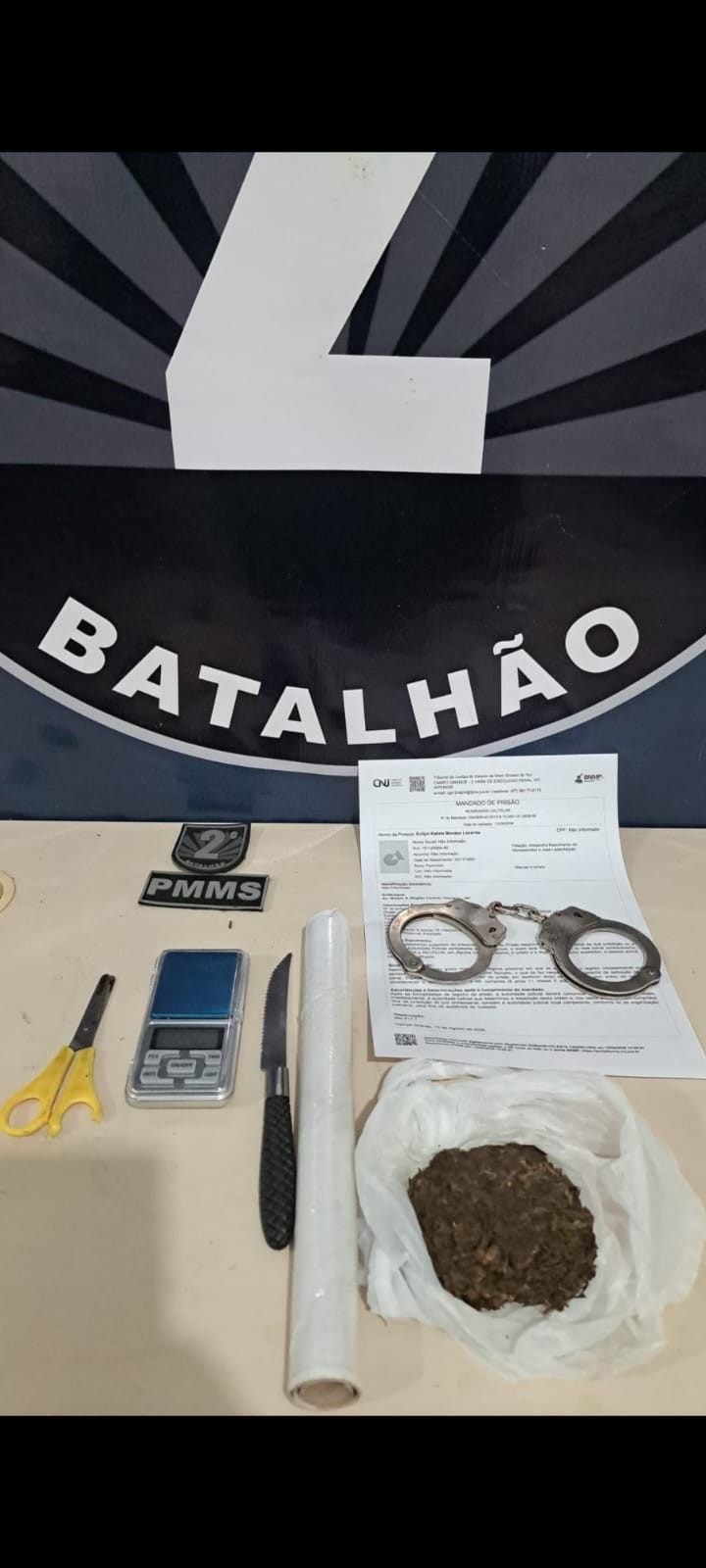 Mulher com tornozeleira e mandado em aberto é presa por tráfico em Três Lagoas