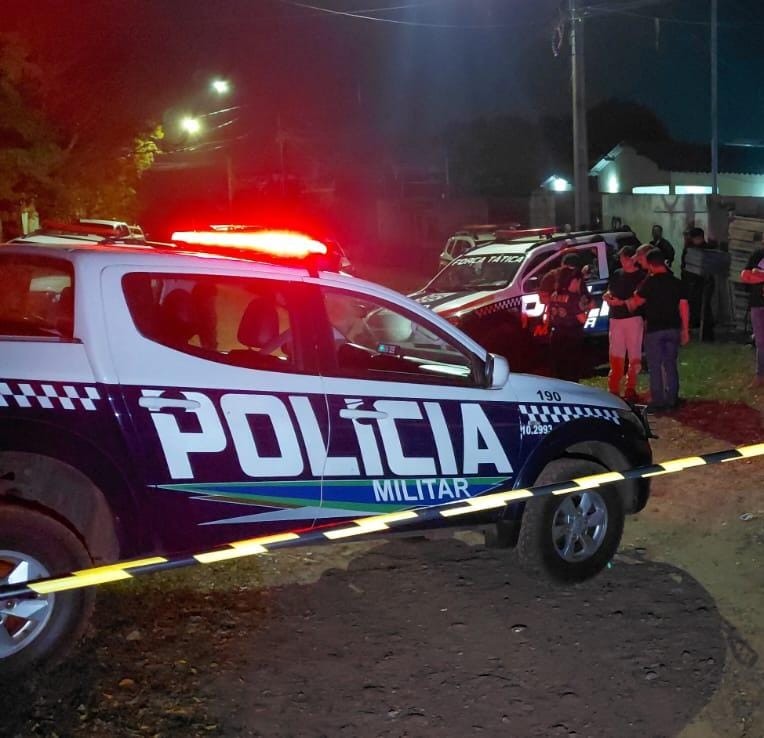 Câmera de segurança flagra fuga de suspeito de matar companheira a golpes de foice e martelo em Campo Grande