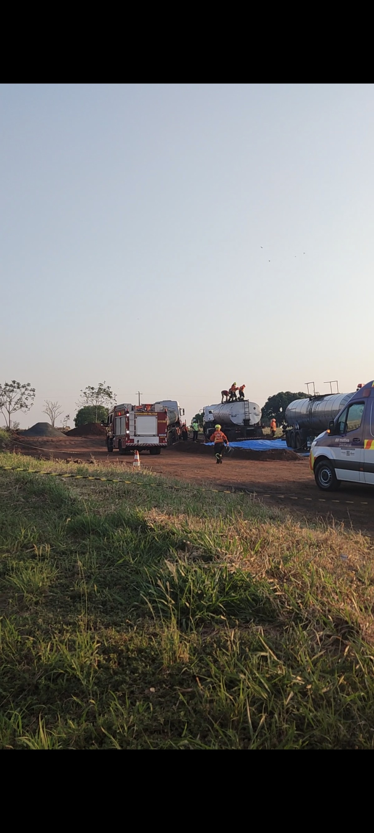 Trabalhador morre após cair em caminhão de asfalto na BR-163, em Jaraguari (MS)