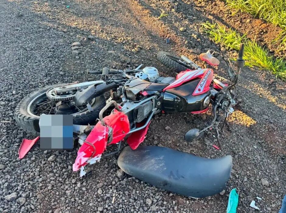 Mulher morre e marido fica ferido em colisão entre moto e carreta na MS-156