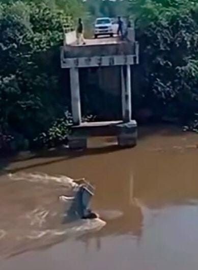 Motorista de carreta morre após ponte desabar sobre o Rio Taquari na MS-168