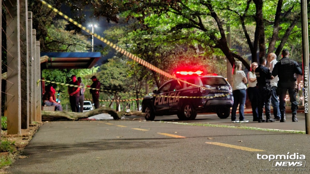 Jovem de 23 anos morre após ser atingida por galho de árvore no Parque dos Poderes, em Campo Grande