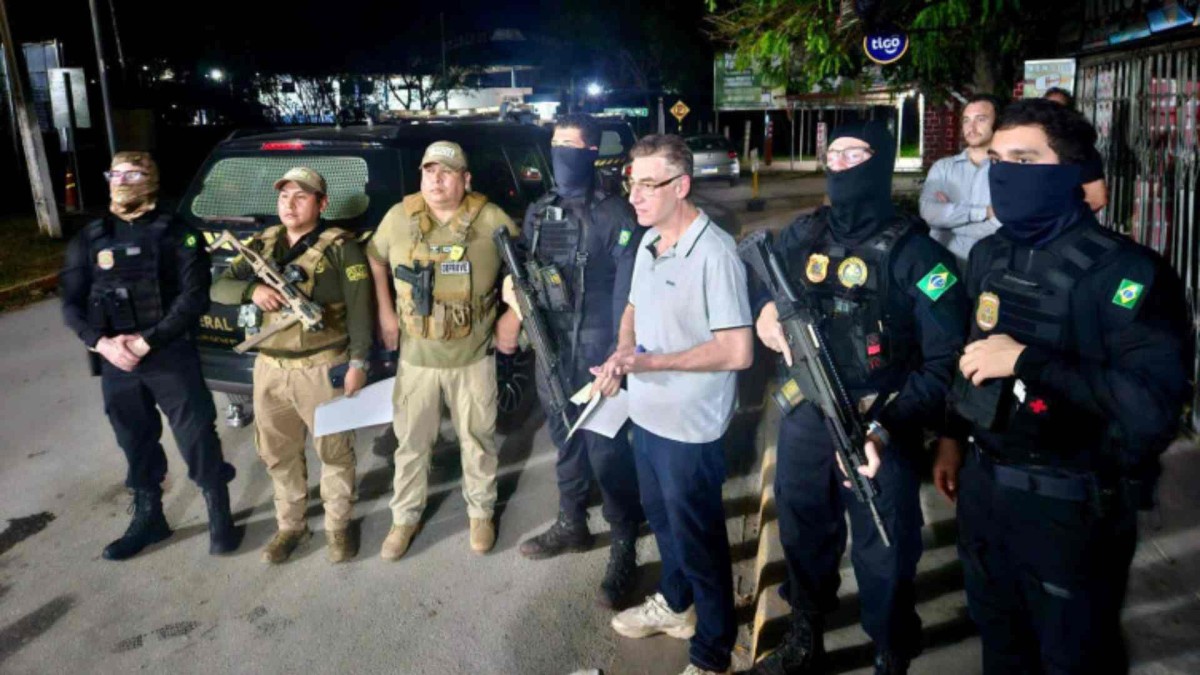 Neno Razuk deixa Corumbá e segue para presídio em Campo Grande