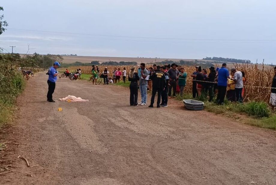 Mulher é morta a pauladas e facadas em Dourados