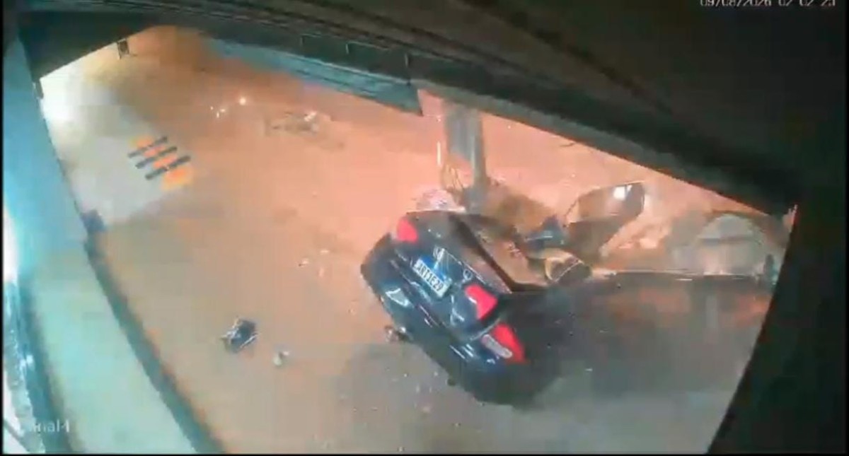Jovem de 23 anos morre após perder o controle e bater carro em poste em Amambai