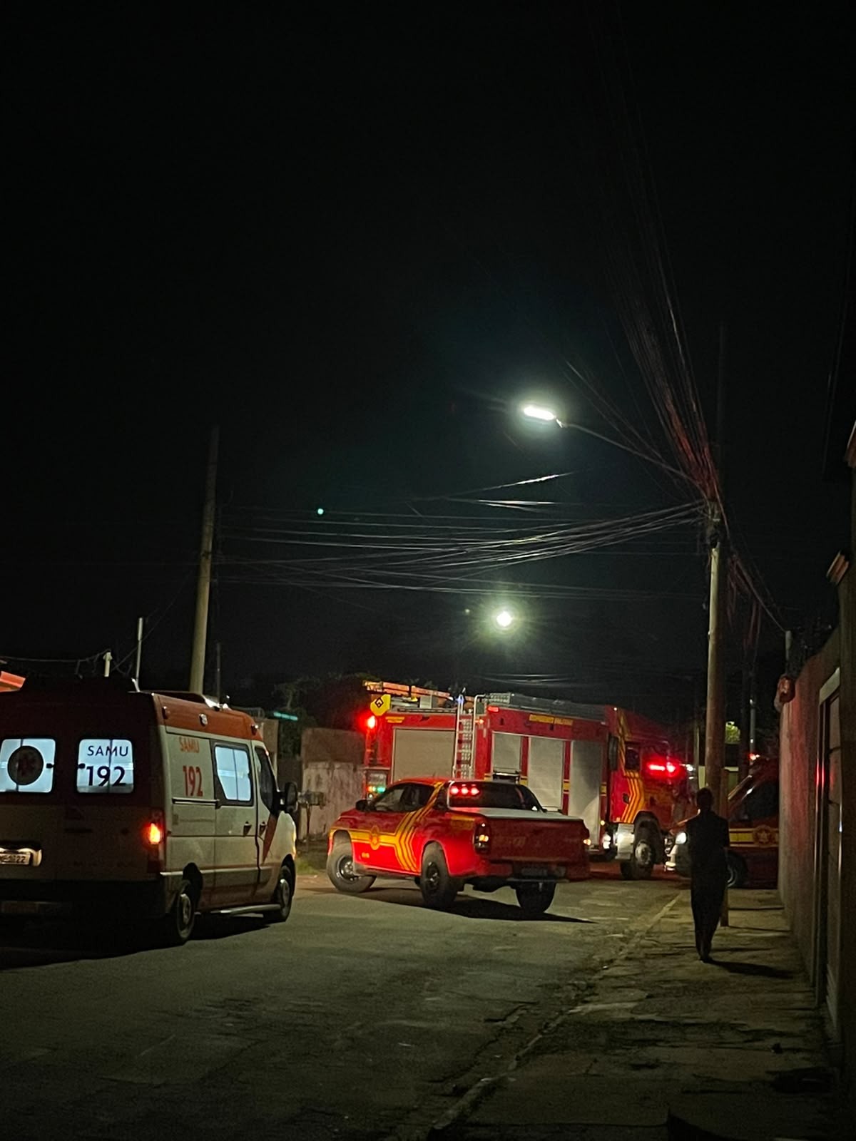 Homem fica ferido após ser atropelado por ônibus durante briga na Vila Nhanhá