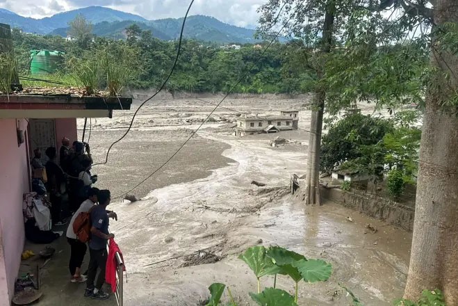 Enchentes deixam 389 mortos e mais de 900 desaparecidos no Nepal