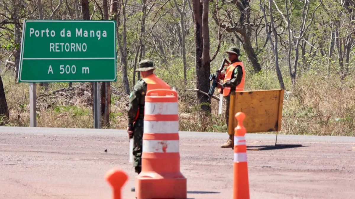 Exército usa blindados para fechar o cerco ao crime em MS
