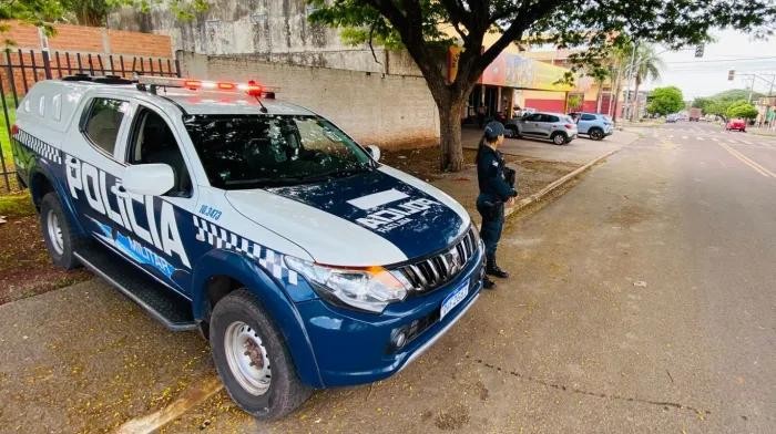 Homem pede ménage com a esposa, leva 'não' e agride companheira