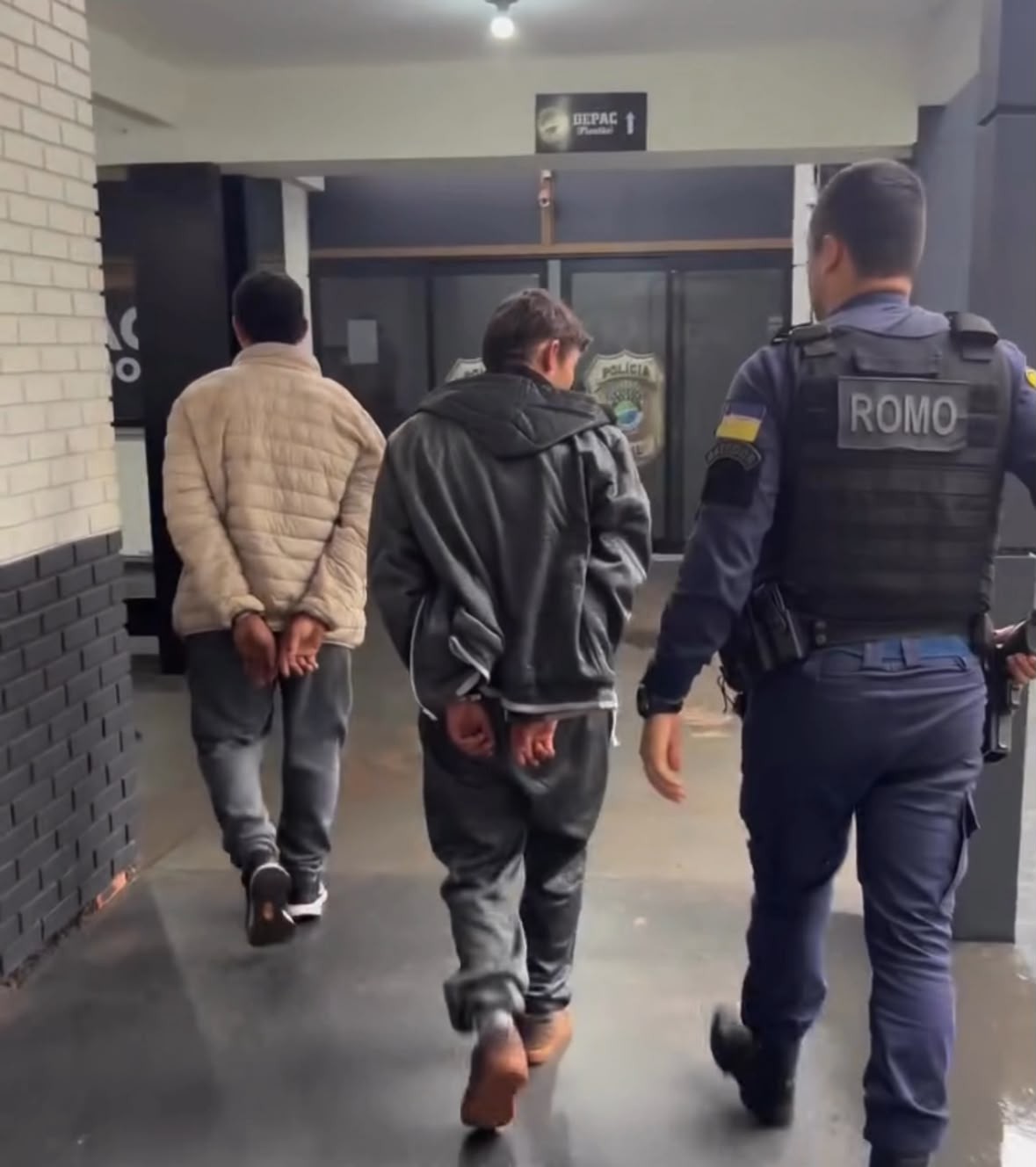 Patrulhamento da Guarda Municipal termina com dois foragidos presos e arma apreendida em Dourados