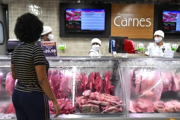 Carne bovina fica mais cara e cortes acumulam alta no ano