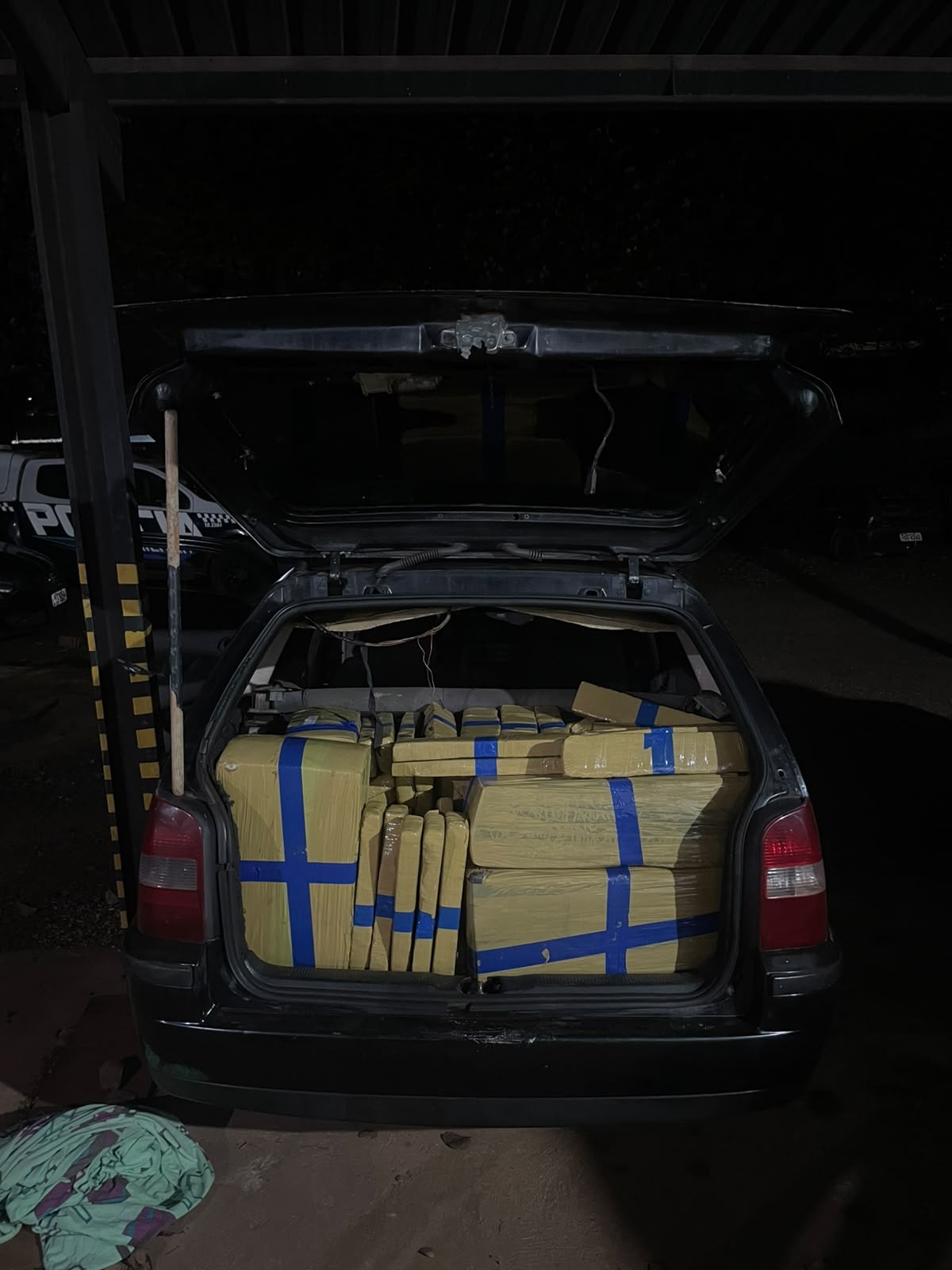 Polícia Militar apreende mais de 330 kg de maconha no Centro de Ponta Porã após motorista furar sinal vermelho