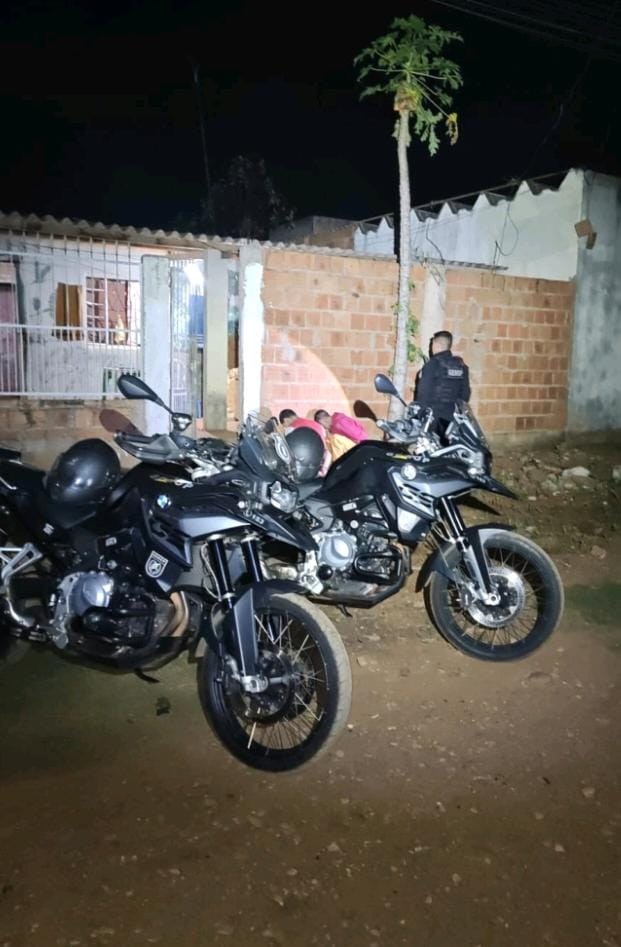 Guarda Civil Metropolitana apreende arma e simulacro após dupla tentar fugir de abordagem no Santa Emília