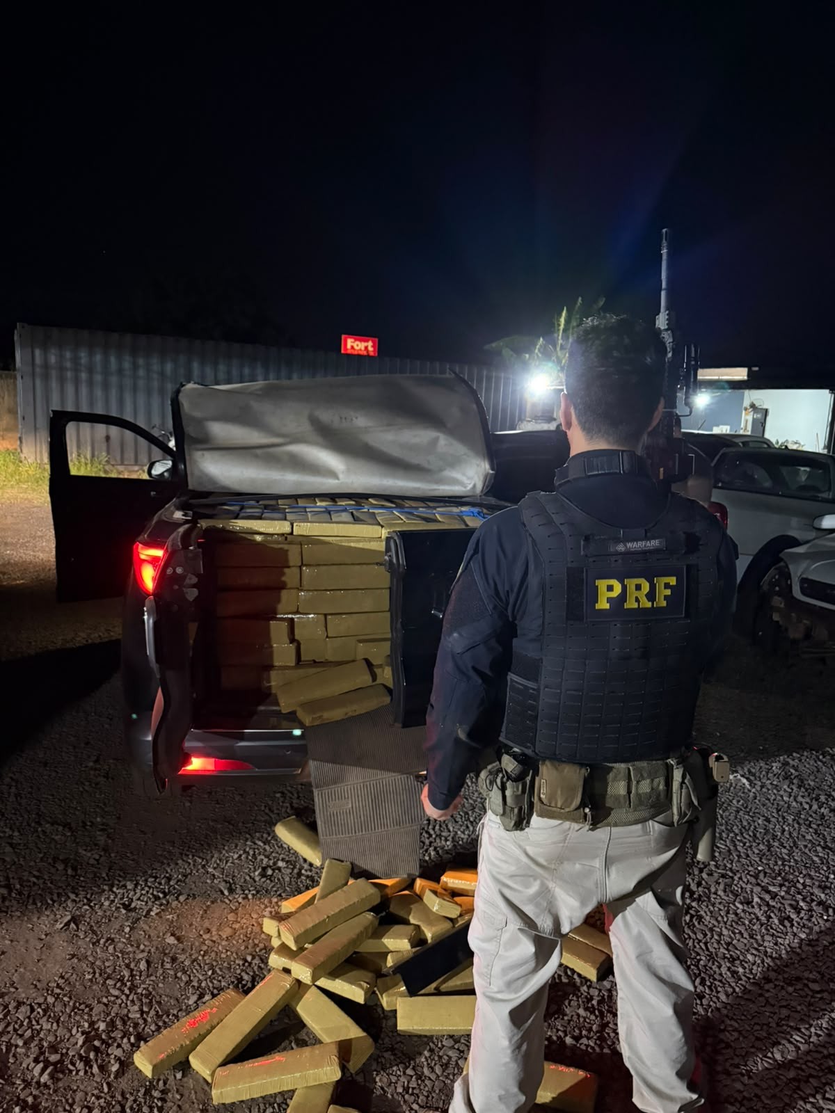 PRF apreende mais de 1,2 tonelada de maconha após perseguição na BR-060, em Campo Grande