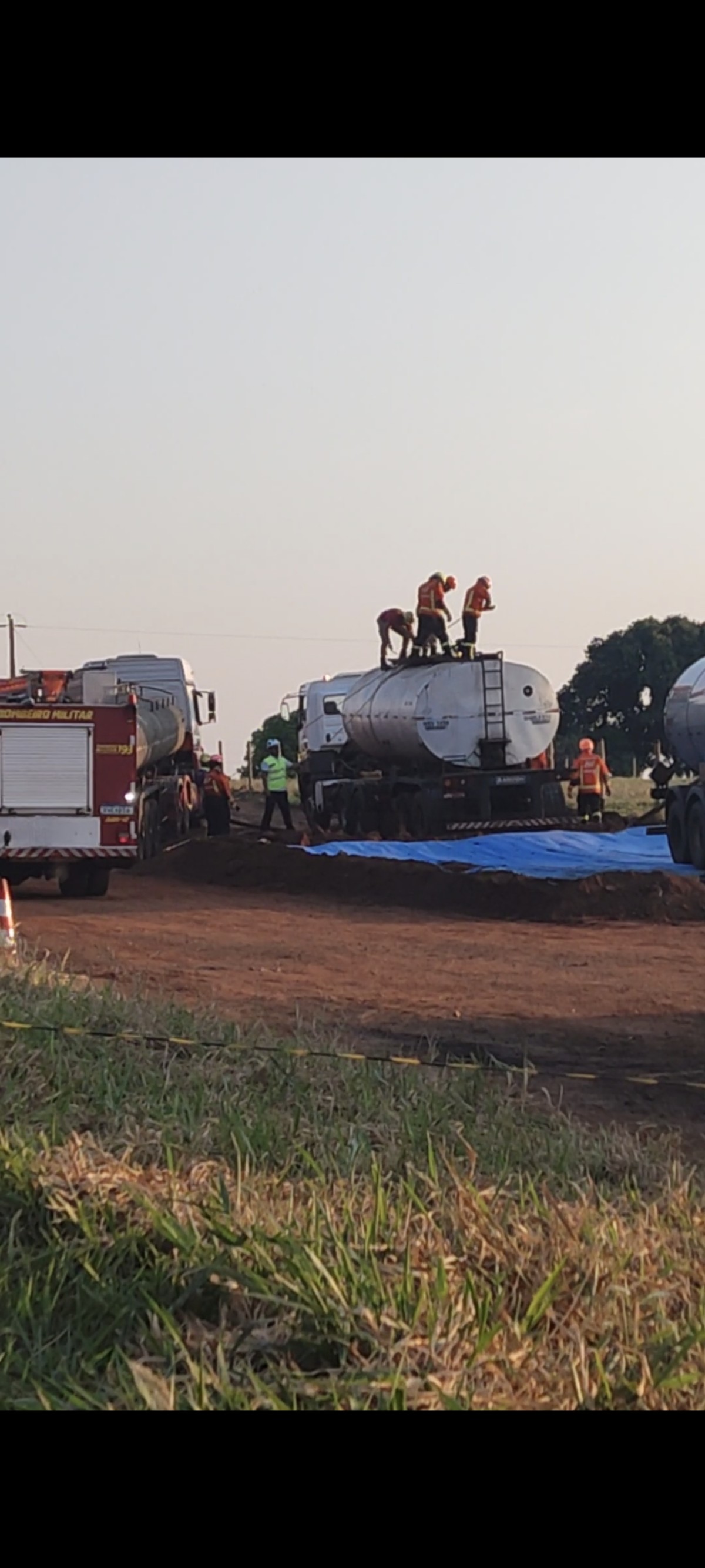 Trabalhador morre após cair em caminhão de asfalto na BR-163, em Jaraguari (MS)