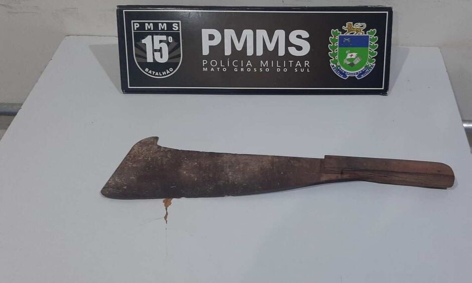 Mulher é presa após ameaçar matar sogra com facão em Maracaju
