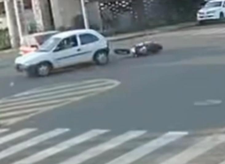 Motociclista de 29 anos morre após ser atingido por dois carros em cruzamento no Nova Lima
