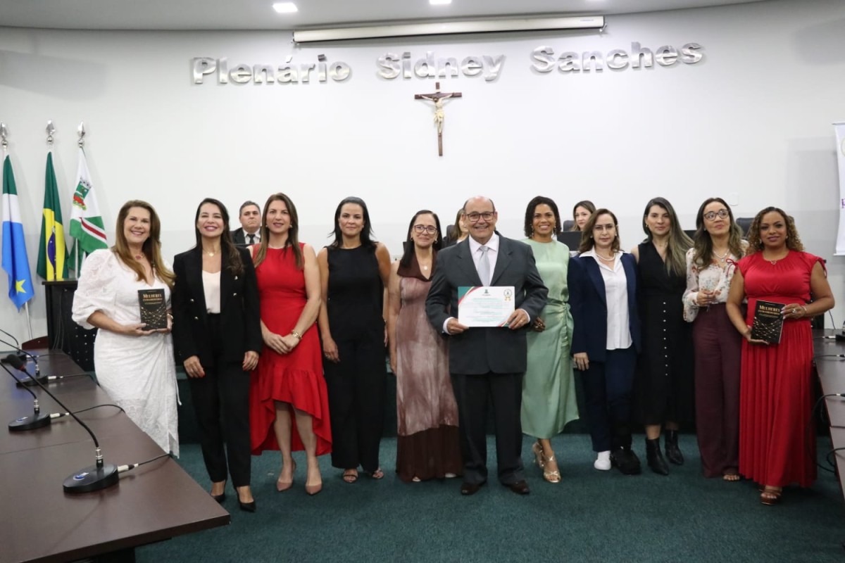 Força, Trajetória e Inspiração: Câmara Homenageia Coautoras do Livro “Mulheres Extraordinárias”