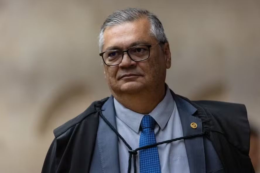 Dino autoriza investigação da PF contra Lulinha