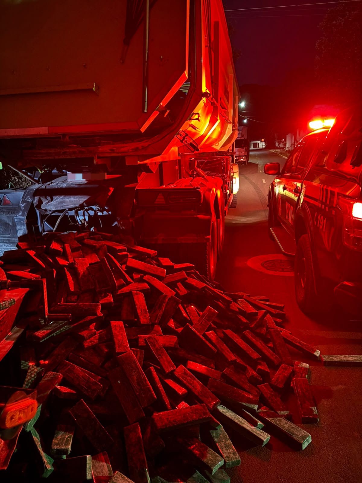 PRF apreende mais de 3,5 toneladas de drogas e medicamentos ilegais na BR-262 em Campo Grande