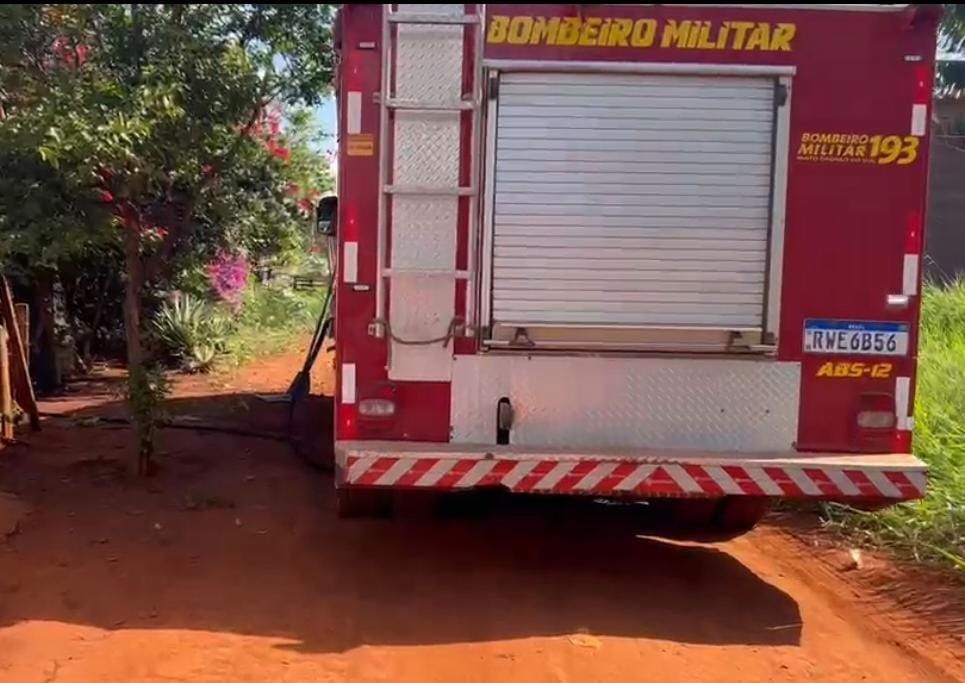 Briga por causa de crianças termina com barraco incendiado no Jardim Noroeste