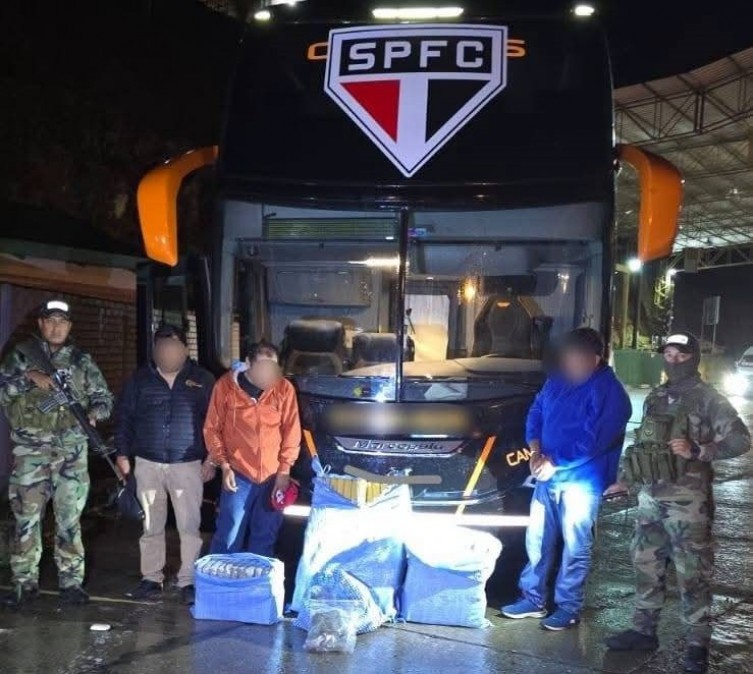 Ônibus que buscaria o São Paulo na Bolívia é apreendido com 86 kg de maconha
