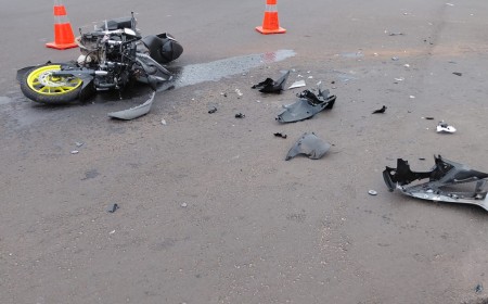 Jovem motociclista fica em estado grave após colisão com carro na Avenida Mato Grosso