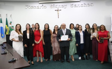 Força, Trajetória e Inspiração: Câmara Homenageia Coautoras do Livro “Mulheres Extraordinárias”