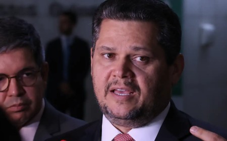 Alcolumbre envia PEC do fim da escala 6x1 para CCJ do Senado