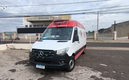 Mulher de 41 anos morre no hospital após colisão entre moto e carro na capital