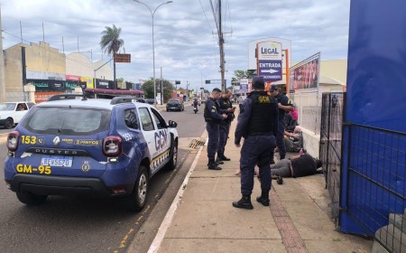 Homem é agredido a pauladas na cabeça em via pública na capital 