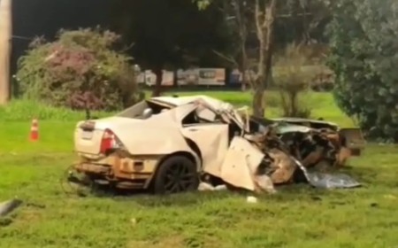 Motorista morre ao bater carro contra árvore em Dourados