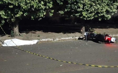 Motociclista bate em árvore e morre em Campo Grande