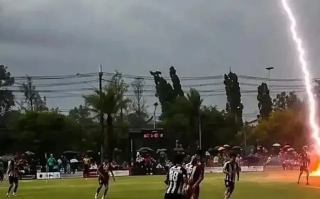 Jogador morre após ser atingido por raio durante jogo na Tailândia
