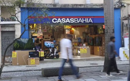 Justiça suspende demissões da Casas Bahia e determina reintegração de trabalhadores