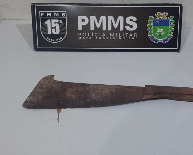 Mulher é presa após ameaçar matar sogra com facão em Maracaju