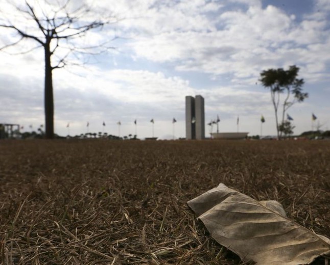 Região Sul tem risco de temporal e granizo; outras regiões têm calor