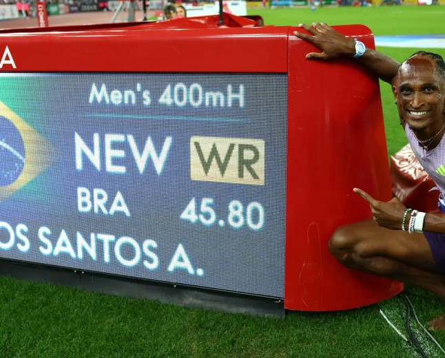 Alison dos Santos quebra recorde mundial dos 400m com barreiras