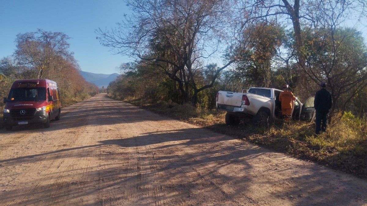 Capotamento de Hilux deixa um morto e dois feridos na MS-454, em Corumbá