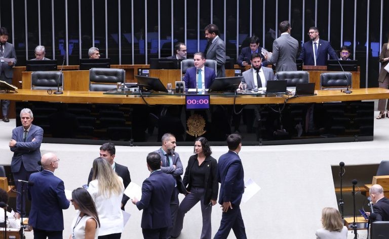Câmara aprova controle de portos para barrar pesca ilegal