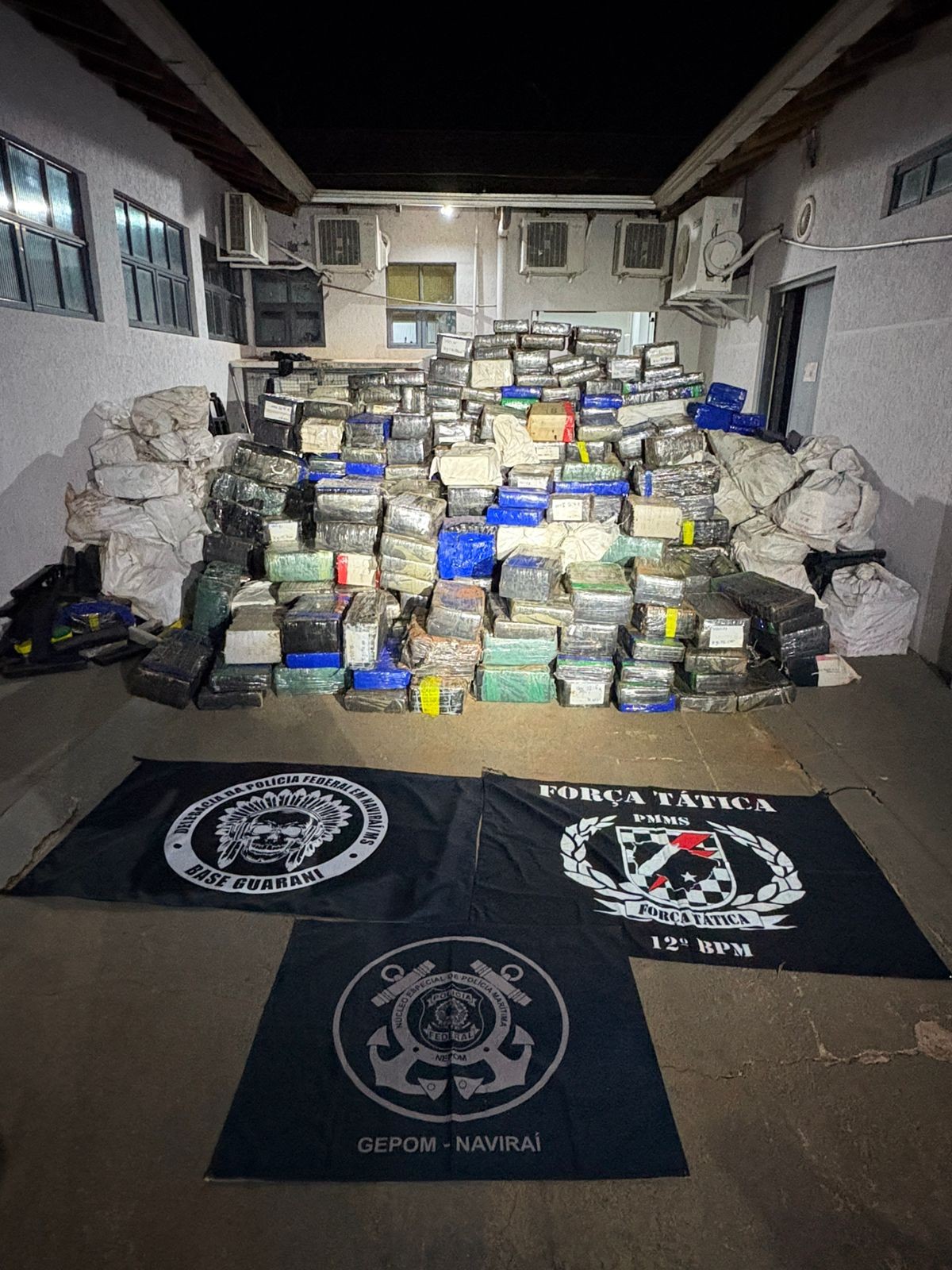 PF e forças policiais apreendem mais de 7 toneladas de maconha em fazenda de Itaquiraí (MS)