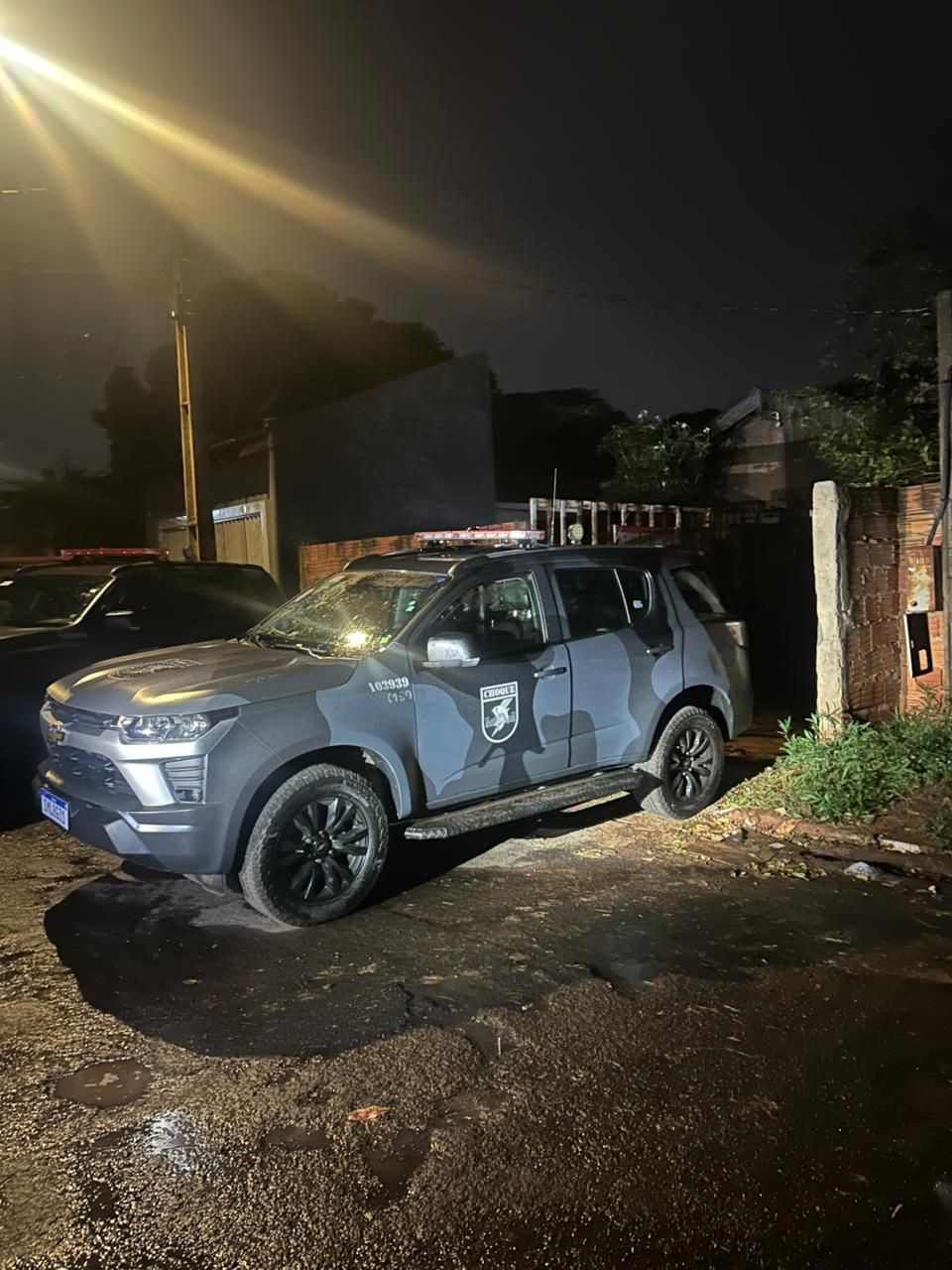 Confronto com o Batalhão de Choque termina com suspeito morto e armas apreendidas no Aero Rancho