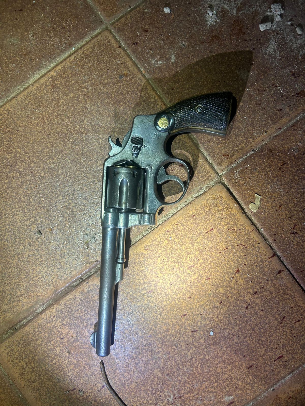 Confronto com o Batalhão de Choque termina com suspeito morto e armas apreendidas no Aero Rancho