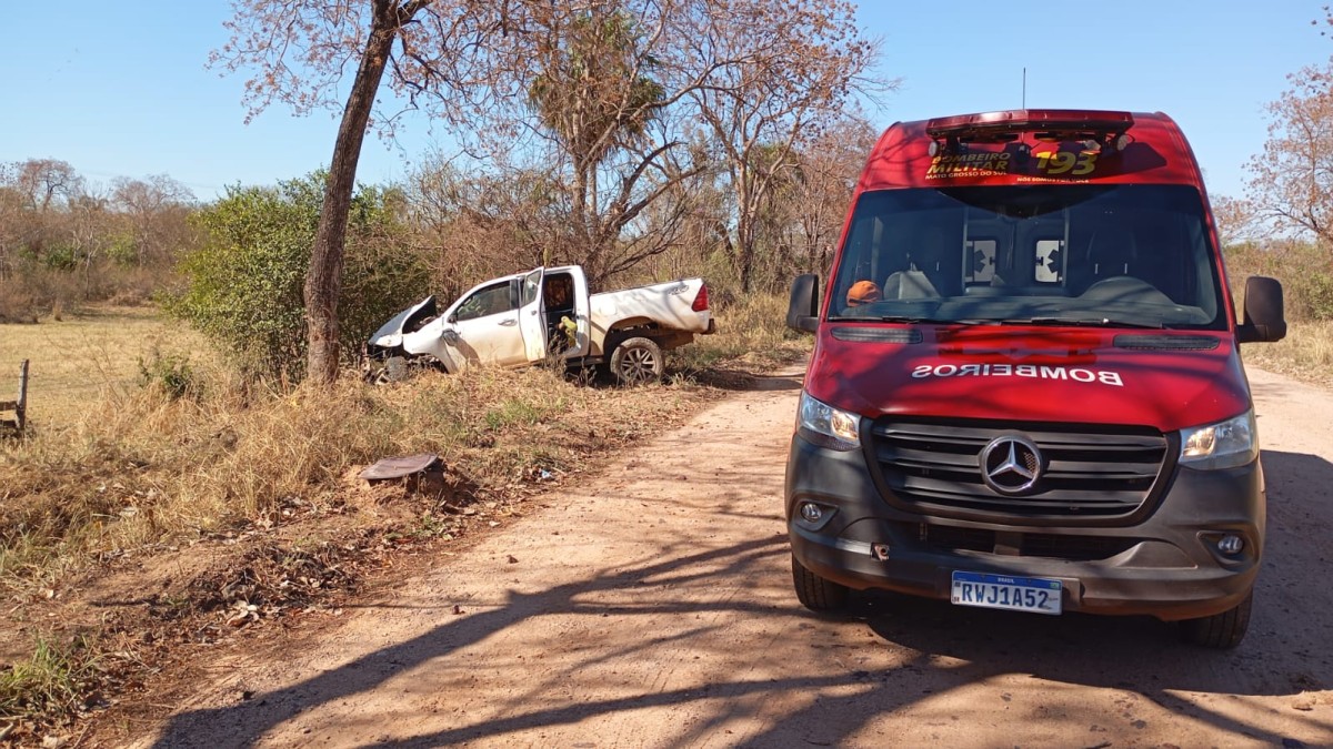 Capotamento de Hilux deixa um morto e dois feridos na MS-454, em Corumbá