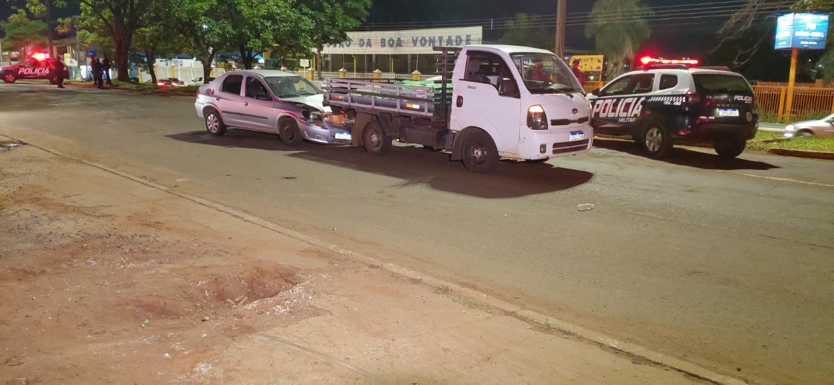 Tragédia no trânsito: motociclista morre prensada entre carro e caminhão na Avenida Gunter Hans